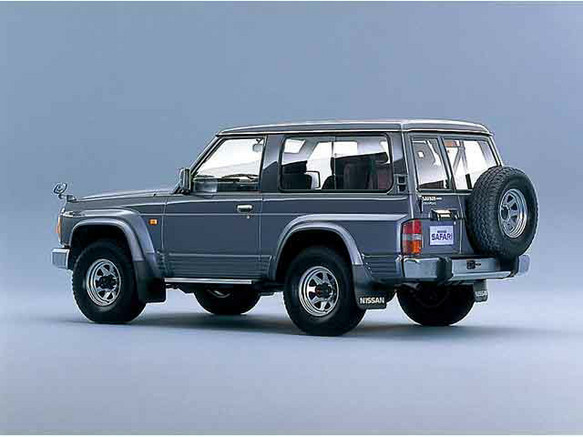 日産 サファリ 1987年式モデル 4.2 エクストラハイルーフグランロード