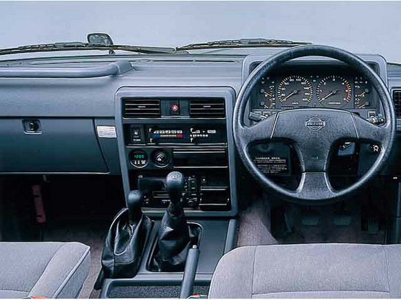 日産 2代目サファリ タカログ 1987年10月 クロスカントリー B 回し 日産 2代目サファリ タカログ 1987年10月 クロスカントリー B 回し