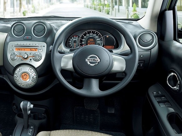 日産 マーチ 2010年式モデル 1.2 12S Vパッケージ CVT の