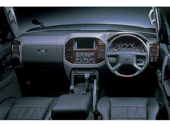 旧車カタログ 三菱 パジェロ 1999年式モデル 3.5 ロング ZX 4WD AT のスペック