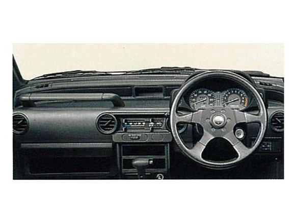 三菱 ミニカ 1989年式モデル 660 ダンガンZZ-4 4WD MT の 三菱 ミニカ 1989年式モデル 660 ダンガンZZ-4 4WD MT の