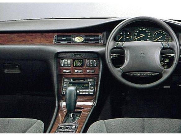 三菱 ディアマンテ 1990年式モデル 2.5 25V-S AT のスペック詳細