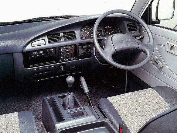 ダイハツ デルタワイドバン 1982年式モデル 1.8 ハイデラックス