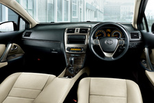 新型アベンシス Li(内装色:グレージュ)