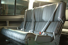 L/Sフルデタッチャブル3点式シートベルト(通常使用時)