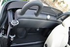 BMW ミニ（MINI）ロードスター 運転席・助手席後ろの収納スペース