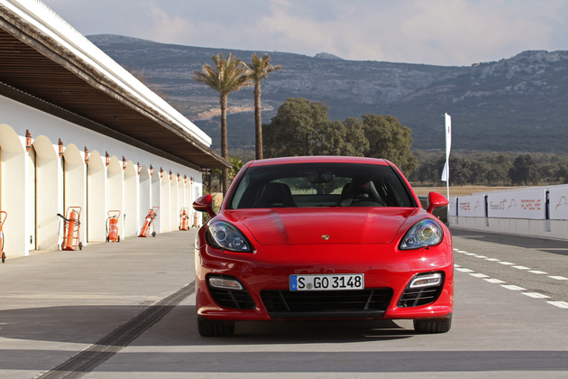 ポルシェ パナメーラ GTS