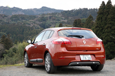 Renault MEGANE GT-Line　リアビュー[「鴨川 大山千枚田」(千葉県鴨川市)にて]