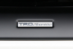 プリウス TRD スポルティーボ（PRIUS TRD Sportivo）フロントスポイラー 中央ロゴ