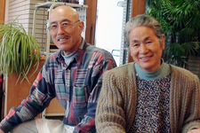 郷土料理 よね[山梨県笛吹市御坂町]　当主の米山光男さんと奥様