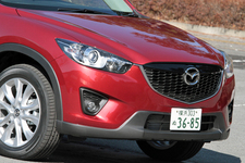 マツダ CX-5 XD・Lパッケージ[FF／ボディカラー：ジールレッドマイカ]　フロント周り