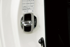 トヨタ 86(ハチロク) TRDパフォーマンスライン ドアスタビライザー/14,700円