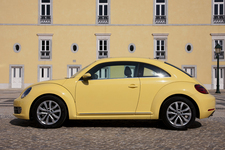 フォルクスワーゲン 新型ビートル(ザ・ビートル)1.2TSI サイド