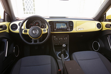 フォルクスワーゲン 新型ビートル(ザ・ビートル)1.2TSI インパネ