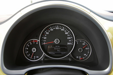 フォルクスワーゲン 新型ビートル(ザ・ビートル)1.2TSI メーター