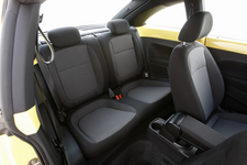 フォルクスワーゲン 新型ビートル(ザ・ビートル)1.2TSI リアシート