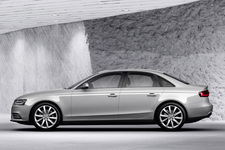 アウディ 新型A4