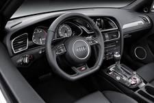 アウディ 新型S4