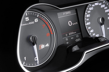 アウディ 新型S4