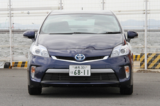 トヨタ プリウスPHV(プラグインハイブリッド)フロント