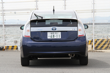 トヨタ プリウスPHV(プラグインハイブリッド)リア