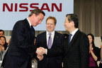 （左）デービッド・キャメロン 英国首相／（右）日産自動車株式会社 志賀俊之COO