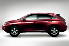 レクサス 新型 RX450h「version L」 サイドビュー[ボディカラー：ガーネットレッドマイカ]