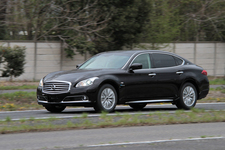 日産 新型 シーマ ハイブリッド 栃木工場テストコース試乗チェック1