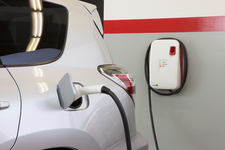 トヨタ RAV4 EV 充電風景