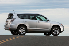 トヨタ RAV4 EV リア周り