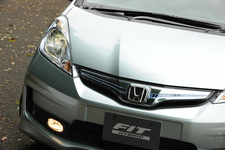 フィットハイブリッド RS