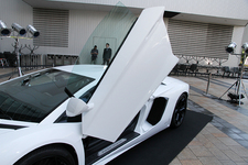 昨年発表され、販売好調な「ランボルギーニ アヴェンタドール LP700-4」