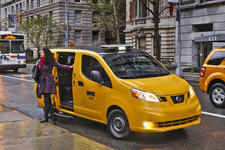 日産「NV200」タクシー