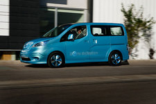 「e-NV200」