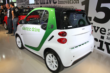 電気自動車「smart fortwo electric drive」　リアビュー