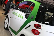 電気自動車「smart fortwo electric drive」トリディオンセーフティセルは専用色「エレクトリックグリーン」　