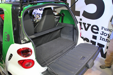 電気自動車「smart fortwo electric drive」　ラゲッジスペースはガソリンモデルと同等