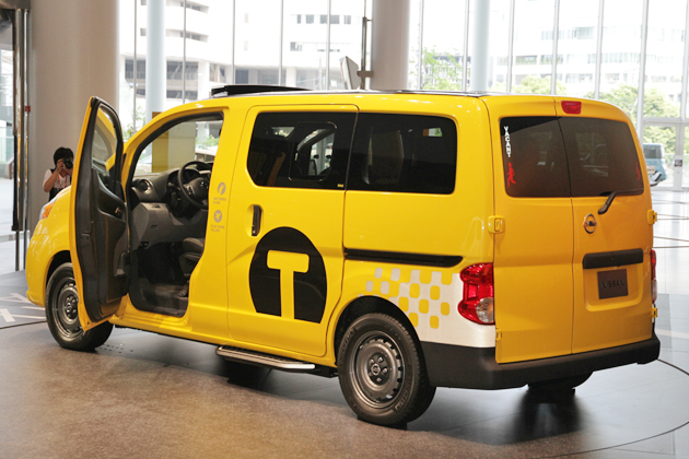 日産 NV200「ニューヨークタクシー」 リア周り