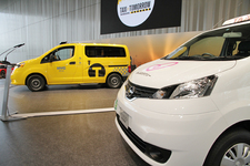 日産 NV200「ニューヨークタクシー」と日本仕様の日産 NV200バネット タクシー