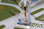 種子島宇宙センター 大型ロケット発射場施設設備のミニチュア模型「大型ロケット移動発射台」
