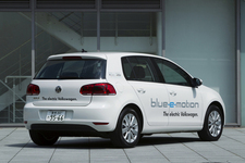VW ゴルフ ブルー e モーション　リア・外観