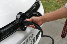 VW ゴルフ ブルー e モーション　充電ポート(フロント)