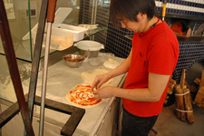 「Pizzeria Veicolo(ピッツェリア・ヴィーコロ)」[千葉県千葉市美浜区]　ナポリピッツァが生まれる瞬間