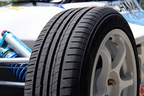 装着タイヤの「BluEarth-A」は優れた走行性能と 低燃費性能を両立している