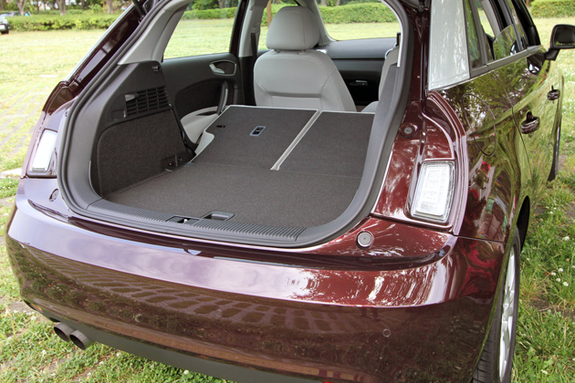 アウディ A1 スポーツバック テールゲート開閉時でもランプが点灯し安全に備える