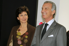 （左）ヴィンチェンツォ・ペトローネ駐日イタリア大使