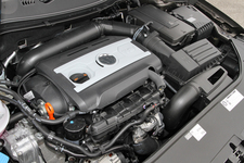 フォルクスワーゲン パサート オールトラック　直列4気筒 直噴 DOHC インタークーラー付きターボ ガソリン「TSI」エンジン