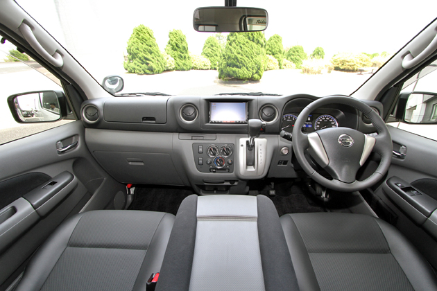 日産 新型 NV350 キャラバン「Rider」ロング 標準ルーフ フロントシート・インパネ