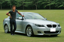 平中克幸選手と愛車のBMW 525i Mスポーツ