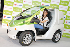 超小型電気自動車 トヨタ車体「COMS(コムス)」発表会／車両はコムス B･COM デリバリー[車体色：ライムグリーン、12インチアルミホイールはオプション]